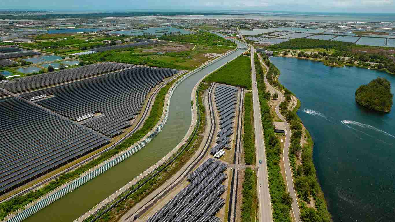 人生就是博能源事业提供智慧能源管理、、、、太阳能监控管理、、、全方位电厂建置及运维解决方案，，，，并拥有管理超过6000案场的经验