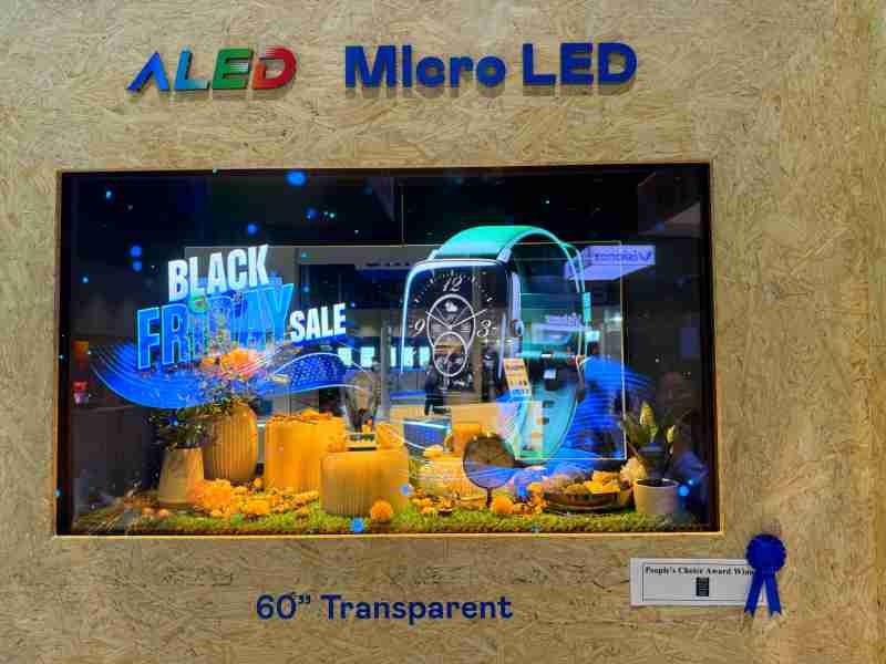 人生就是博60吋高透明度Micro LED显示器获”最佳Micro LED技术应用奖”，，，，将Micro LED面板透明化之设计特性极致发挥，，，，以可扩展性无缝拼接技术打造，，，具备600 nits全画面亮度、、、大于60%穿透率及超过NTSC 110%的优异广色域表现，，，可依需求灵活应用于各种场域