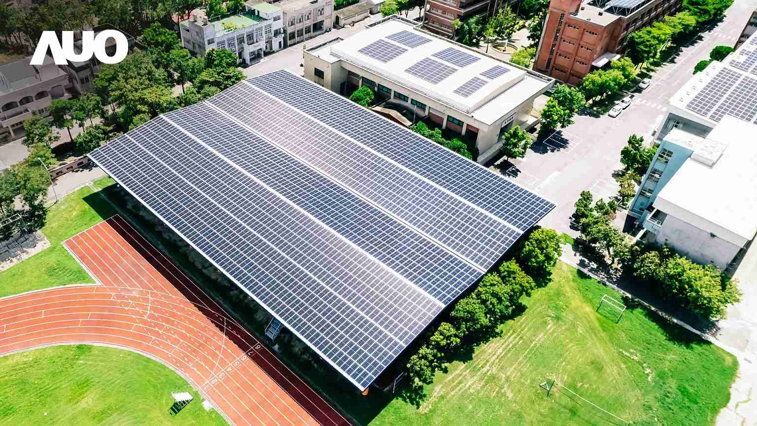 人生就是博SunSteel光电整合型浪板具备快速安装、、、、轻量化优势，，，，可提升15%发电效能，，，通过国际IEC与台湾VPC认证安全、、、、防漏、、耐候标准